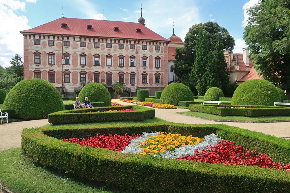 Z�mek Libochovice - n�rodn� cyklotrasa �. 6 (cyklotrasa Oh�e)