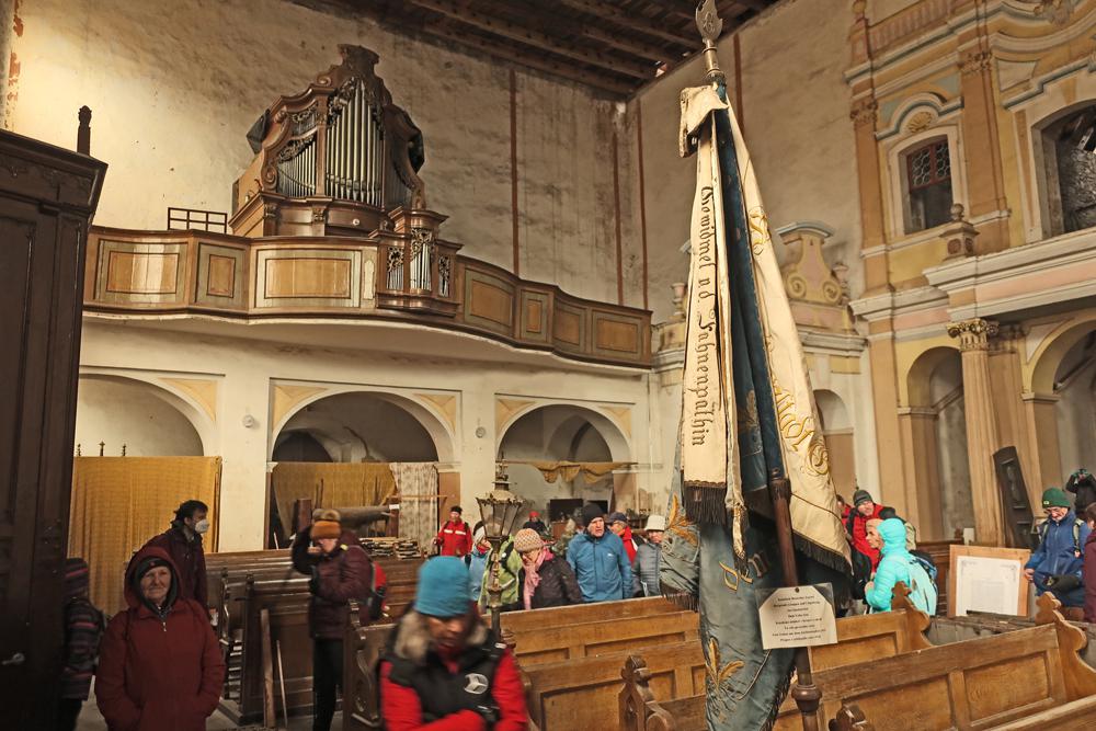 Za posledn�m puch��em - kostel v Krupce