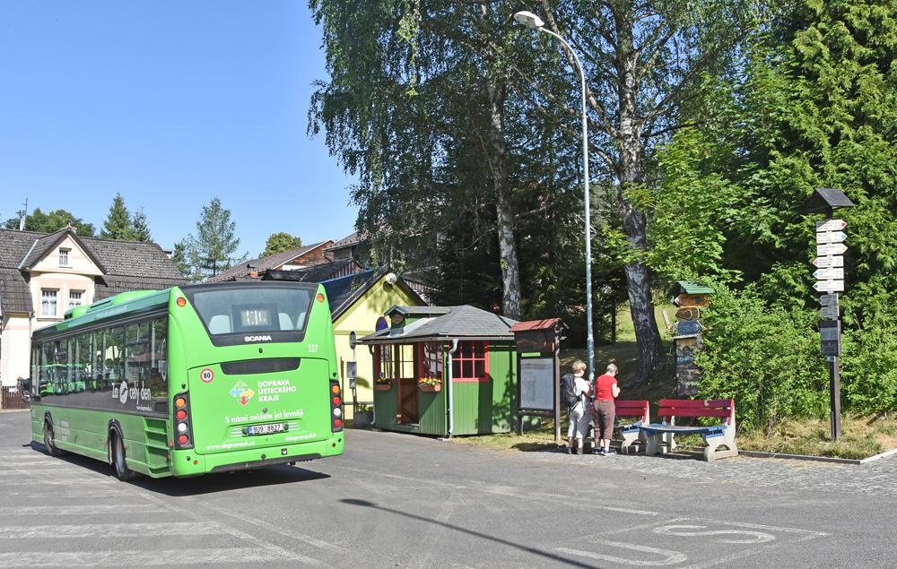 Turistick� rozcest� v Jet�ichovic�ch.