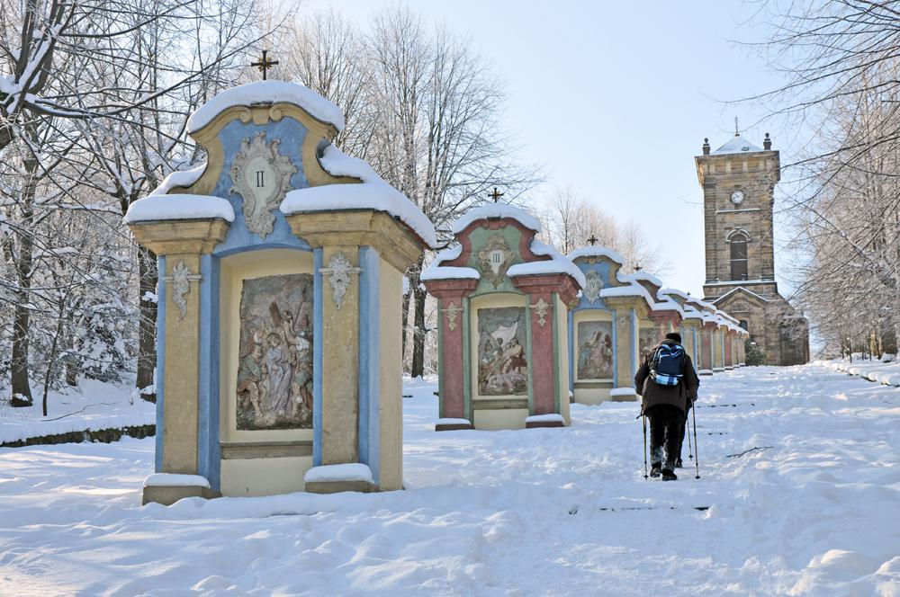 K��ov� cesta v Ji�et�n� pod Jedlovou (Lu�ick� hory)