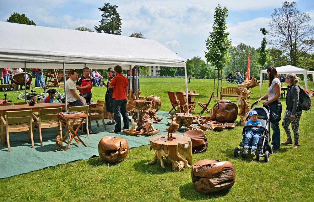 Socha�i D���nu - v�tvarn� happening pod d���nsk�m z�mkem.