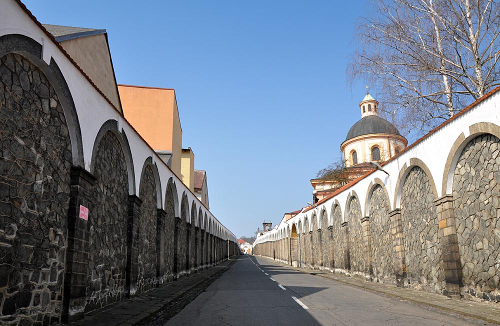 Jak je dlouh� Dlouh� j�zda na z�mek D���n? P�e�t�te si cel� �l�nek a dozv�te se to :)