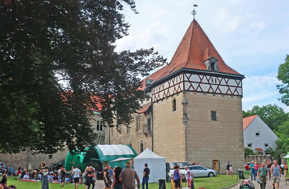 Vodn� hrad Budyn� - Budyn� nad Oh�� - Doln� Pooh��