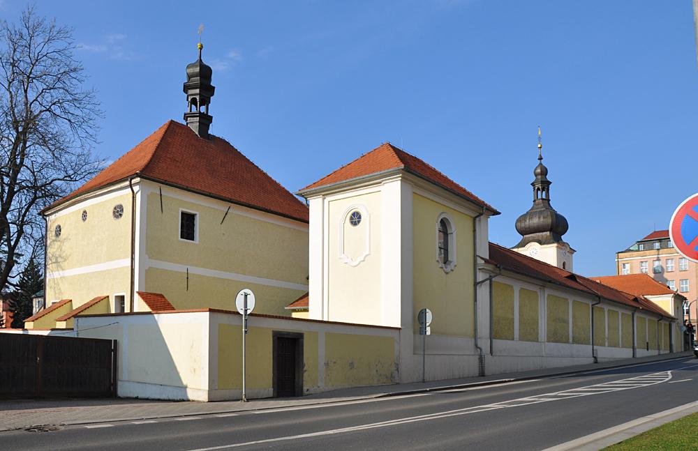 Pohled na are�l b�val�ho kapuc�nsk�ho kl�tera v Rumburku z ulice. 