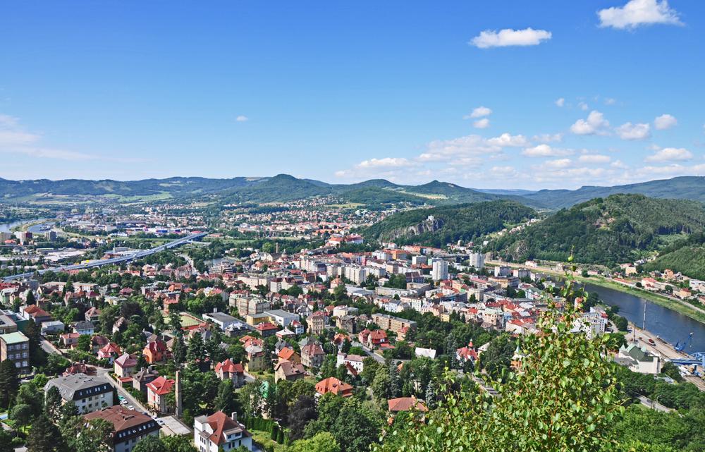 H�ebenovka - Pohled na m�sto D���n z Kv�drberku. 