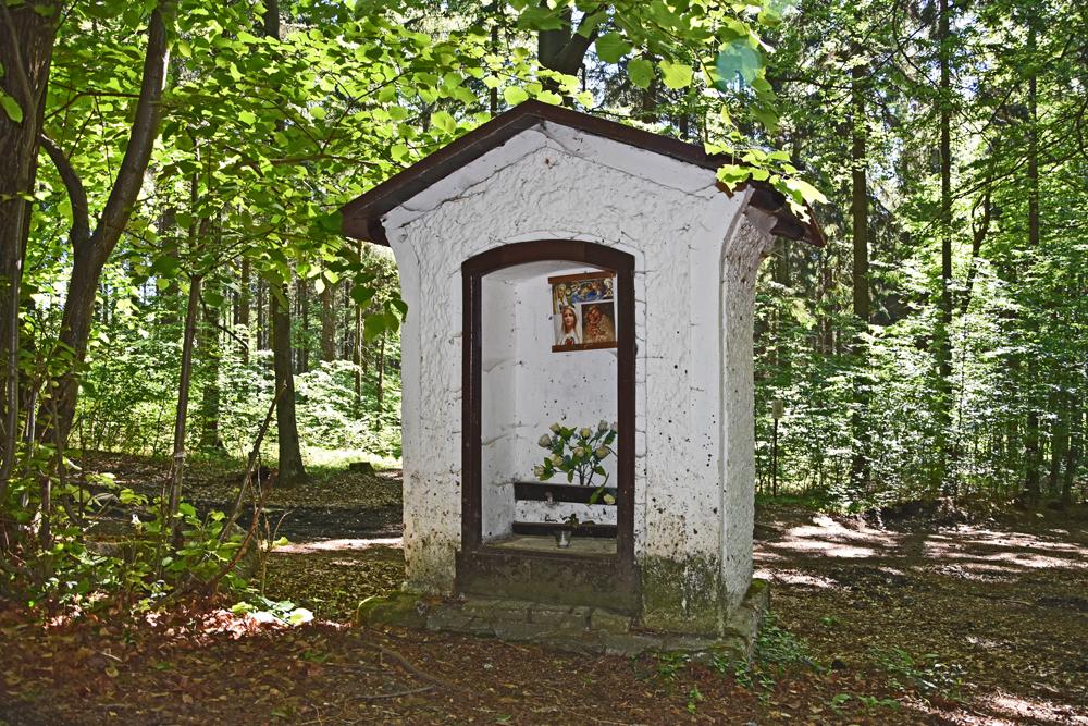 Farsk� kapli�ka je na trase turistick� magistr�ly Via Czechia proch�zej�c� �eskou republikou od seve