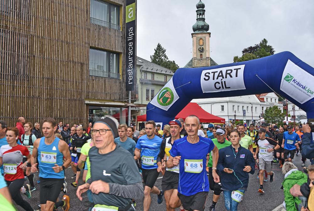 Start Parkmaratonu v Kr�sn� L�p� na D���nsku.