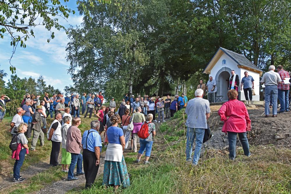 Sv�cen� nov� kapli�ky na Vl�� Ho�e v �esk�m Nizozem�.