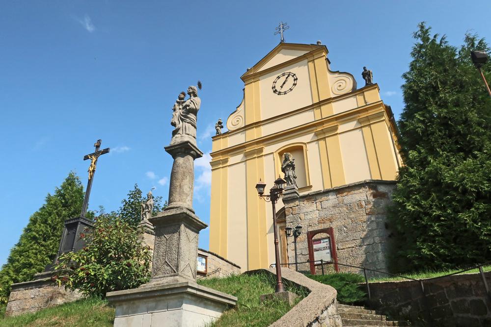 Kostel svat�ch Petra a Pavla v R��ov� pat�� mezi nejzachovalej�� sakr�ln� pam�tky v regionu.