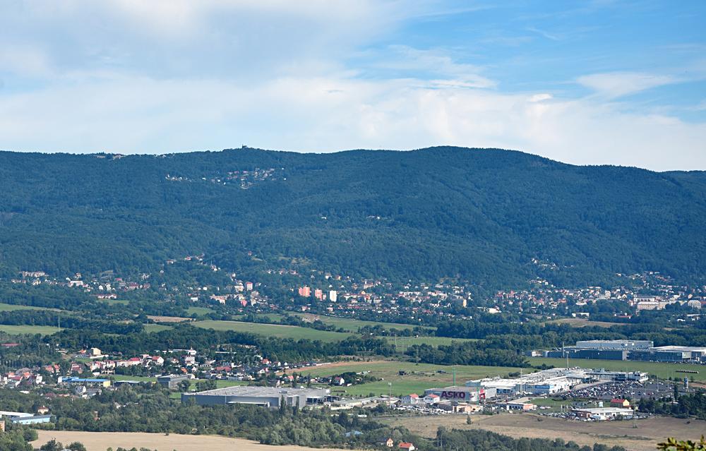 Kom��� v�ka - pohled z hradu Doubravka u Teplic.