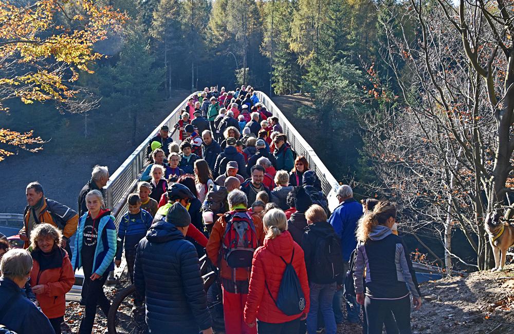 Otev�en� turistick�ho mostu na Sto�eck�m sedle v Lu�ick�ch hor�ch.