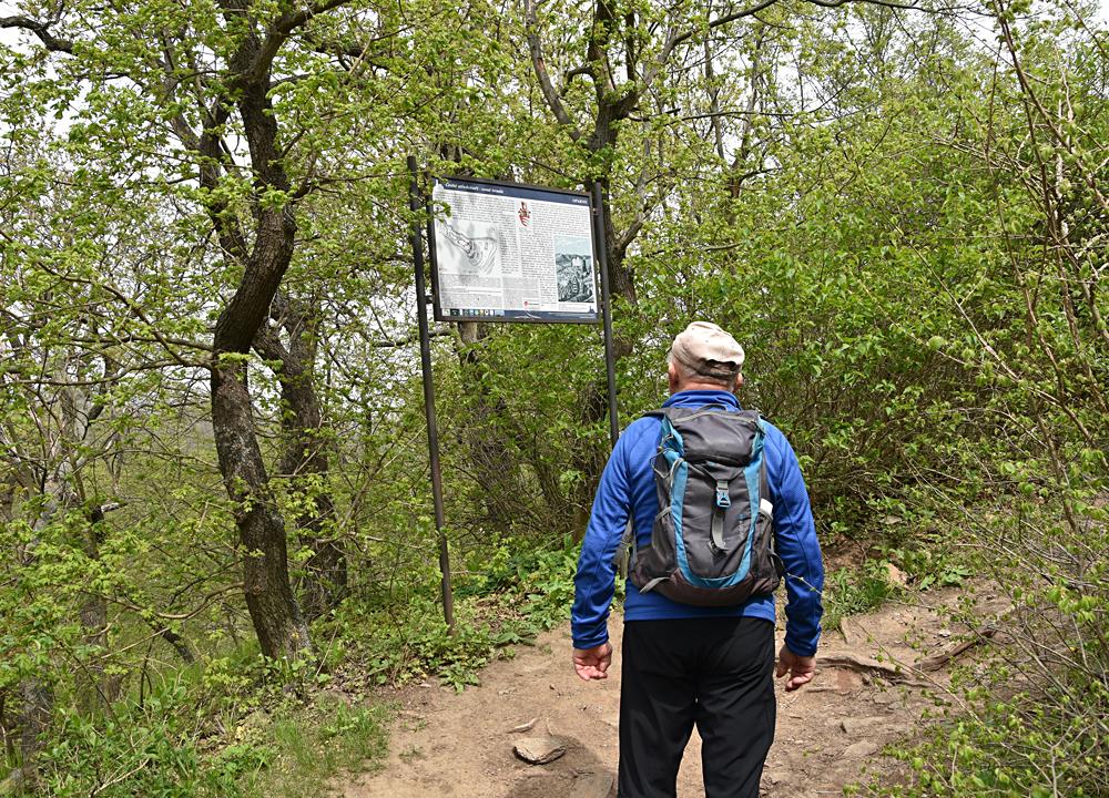 Hrad Oparno - u informa�n�ho panelu.