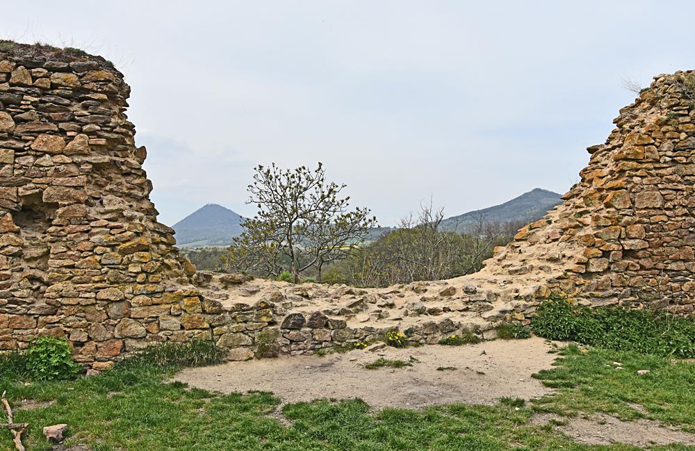 Hrad Oparno v �esk�m st�edoho��