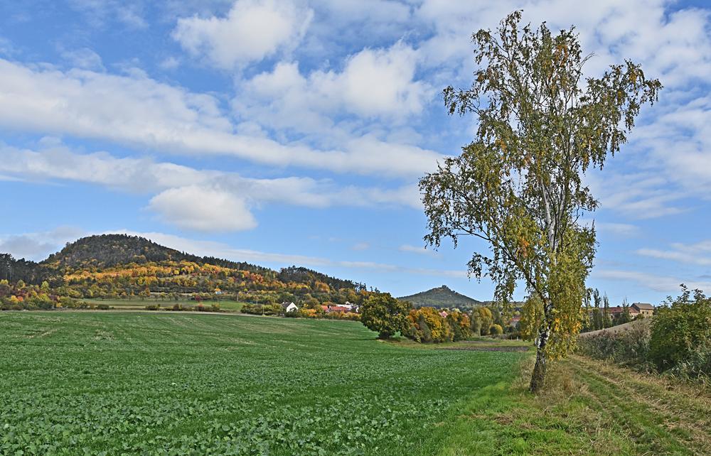 Turistick� trasa z T�eb�vlic k Ble�ensk�mu vrchu.