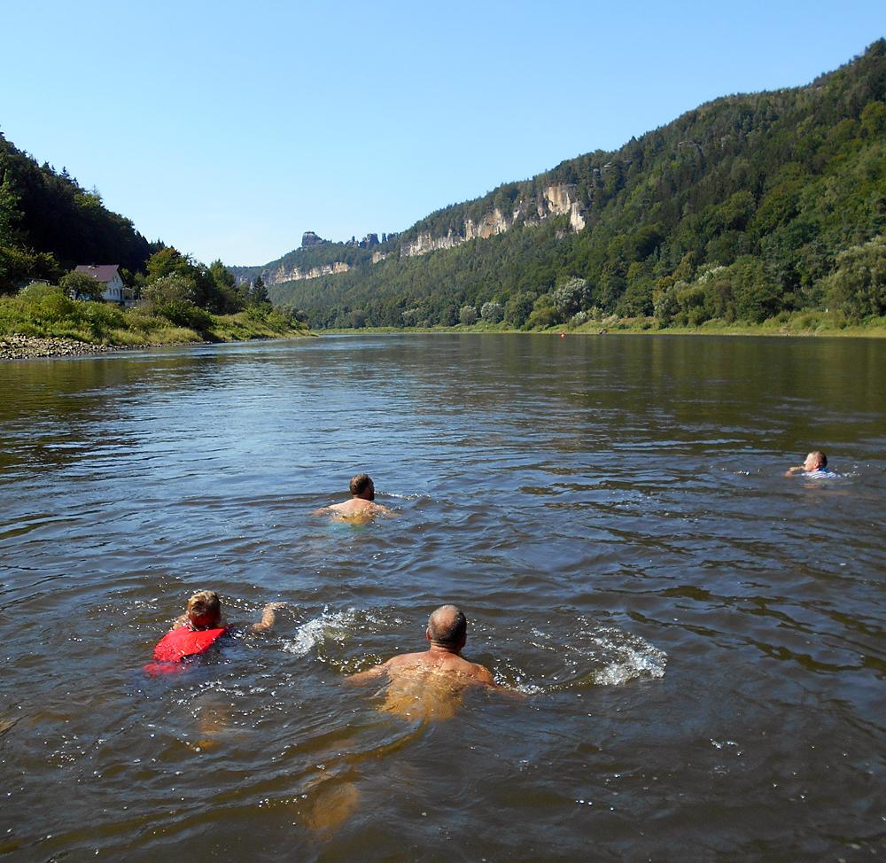 Plav�n� v Labi je echtovn� odv�tv� vodn� turistiky.