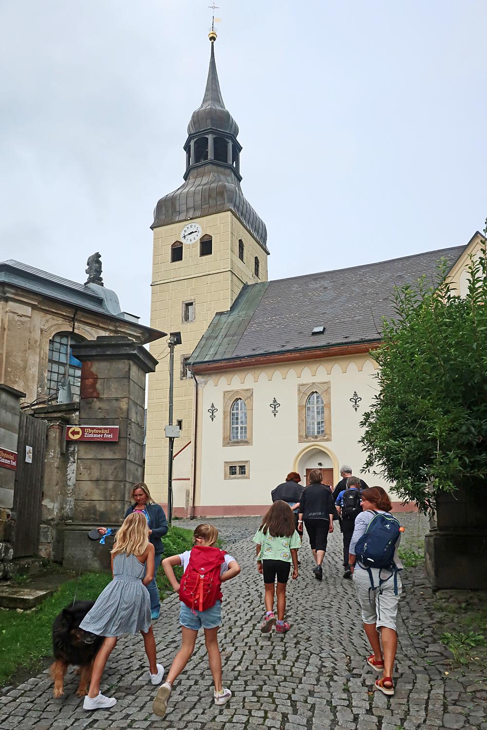 Skl��sk� slavnosti v Ch�ibsk� - kostel svat�ho Ji��