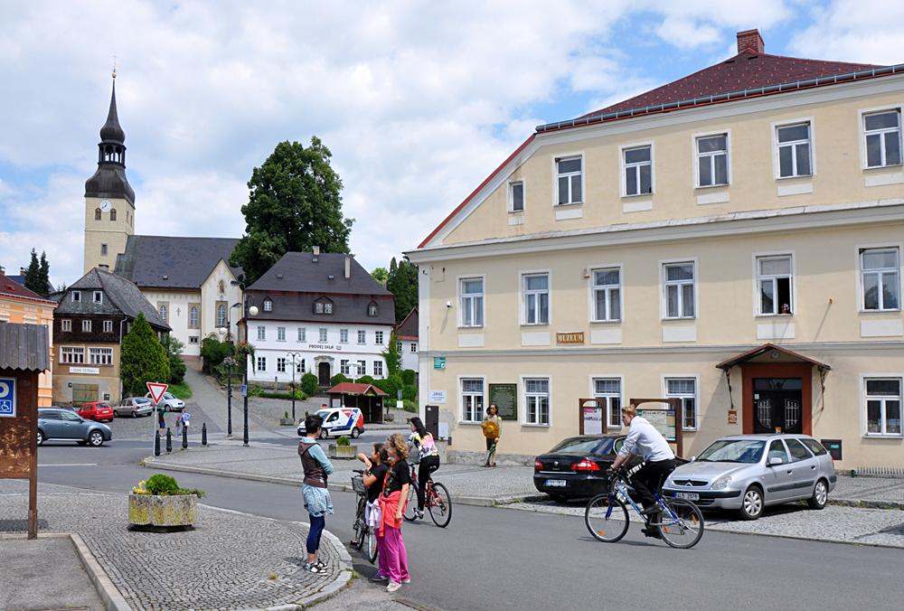 N�m�st� v Ch�ibsk� na D���nsku (Lu�ick� hory).