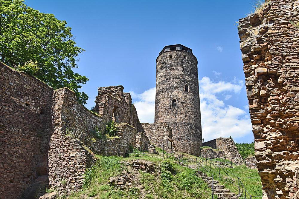 Hrad Hasi�tejn v Kru�n�ch hor�ch.