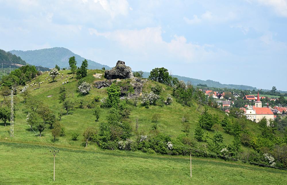 Skaln� �tvar Ko�ka u Litom��ic (�esk� st�edoho��).