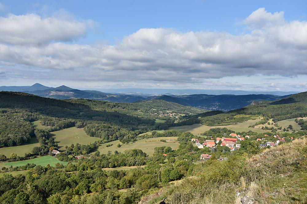 V�hled z Hradi�t� do labsk�ho �dol�.