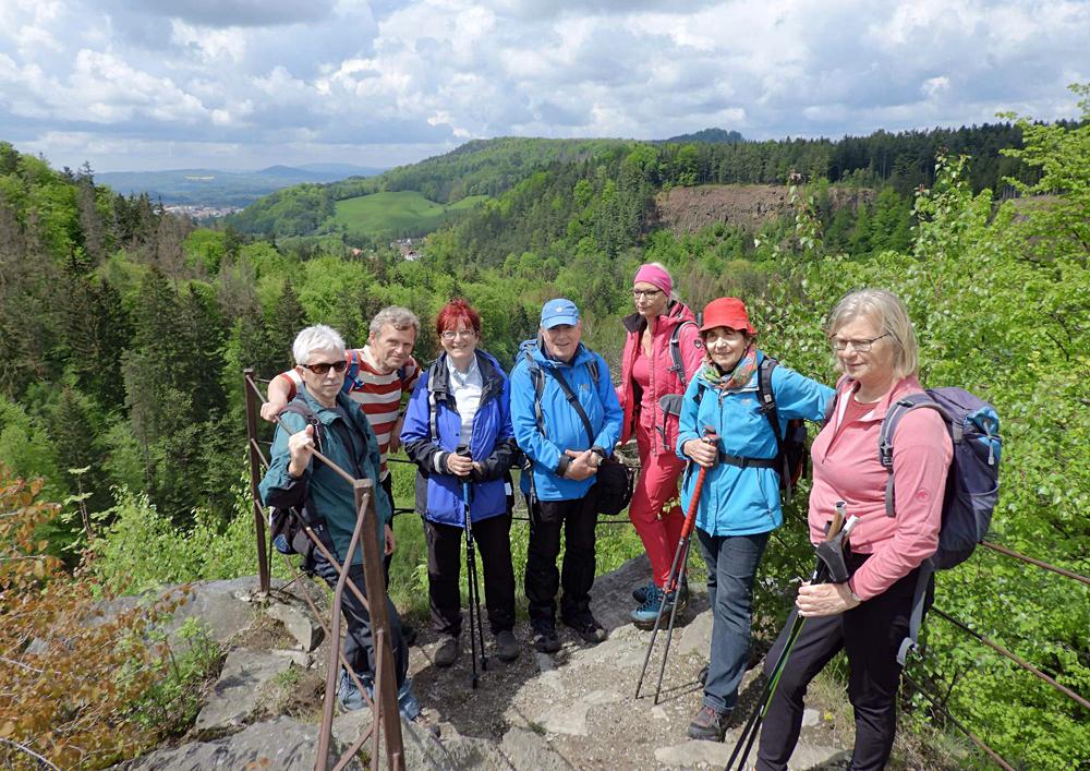 Turist� na Pust�m z�mku u �esk� Kamenice