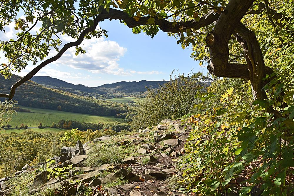V�let na hrad Ostr� u Mile�ovky (�esk� st�edoho��).