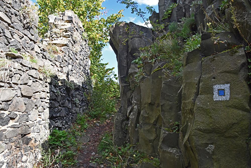Hrad Ostr� (Wostrey) v �esk�m st�edoho��