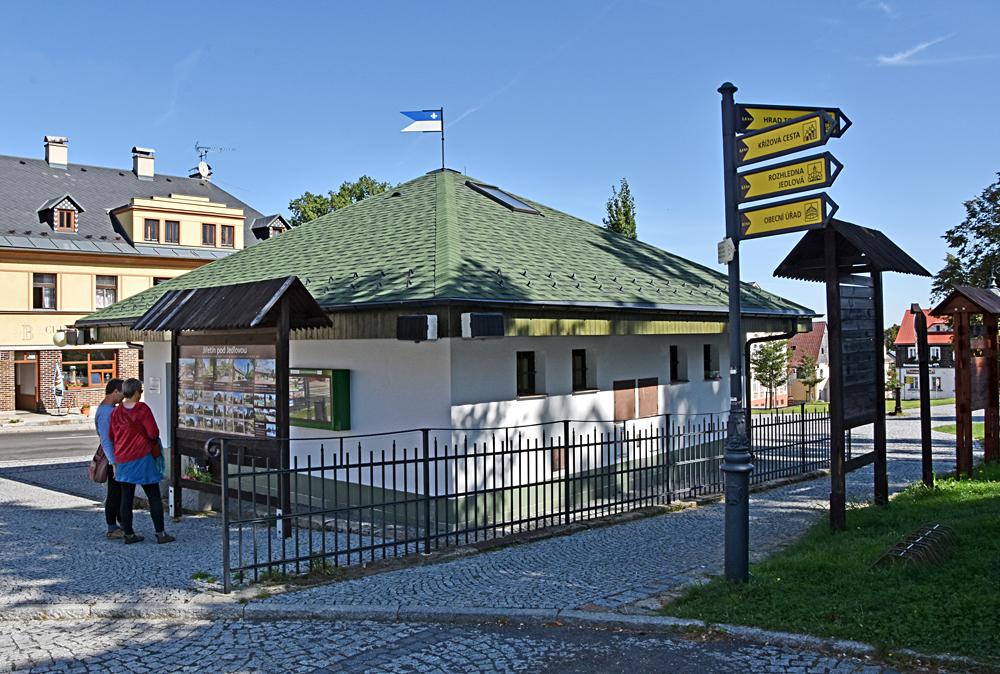 Turistick� infocentrum - Ji�et�n pod Jedlovou.
