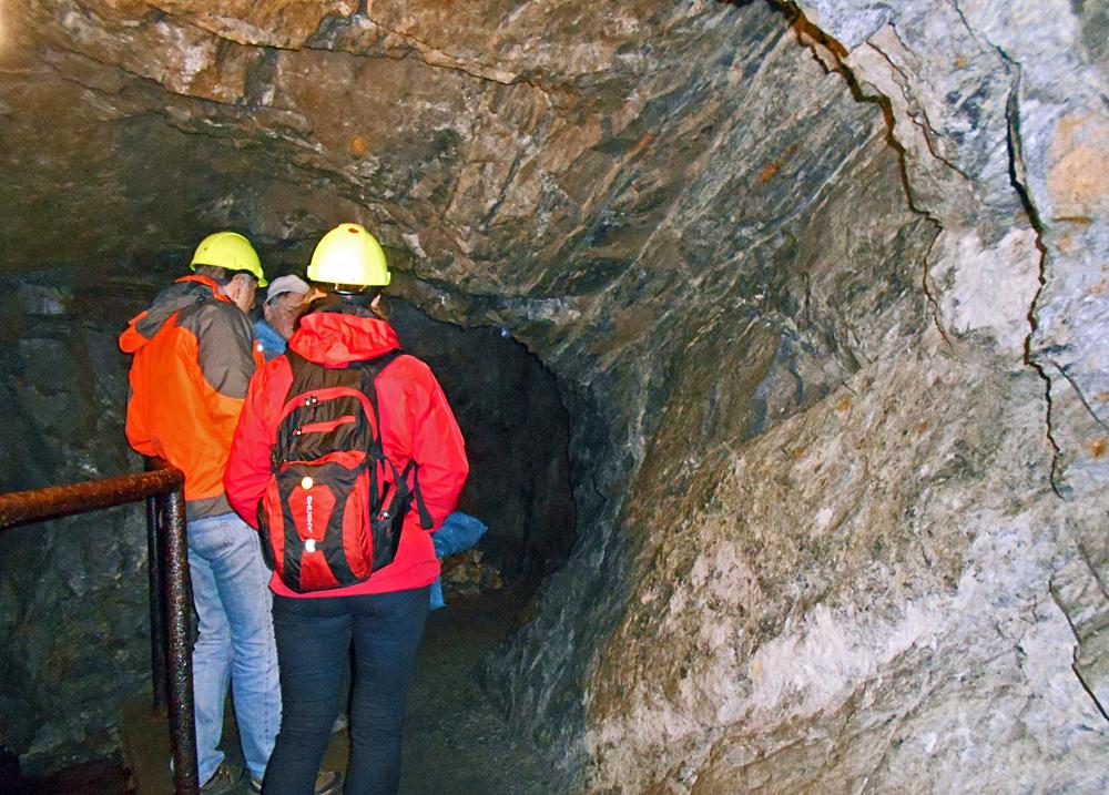 St�edov�k� �tola svat�ho Jana Evangelisty je v letn� sez�n� zp��stupn�n� turist�m.