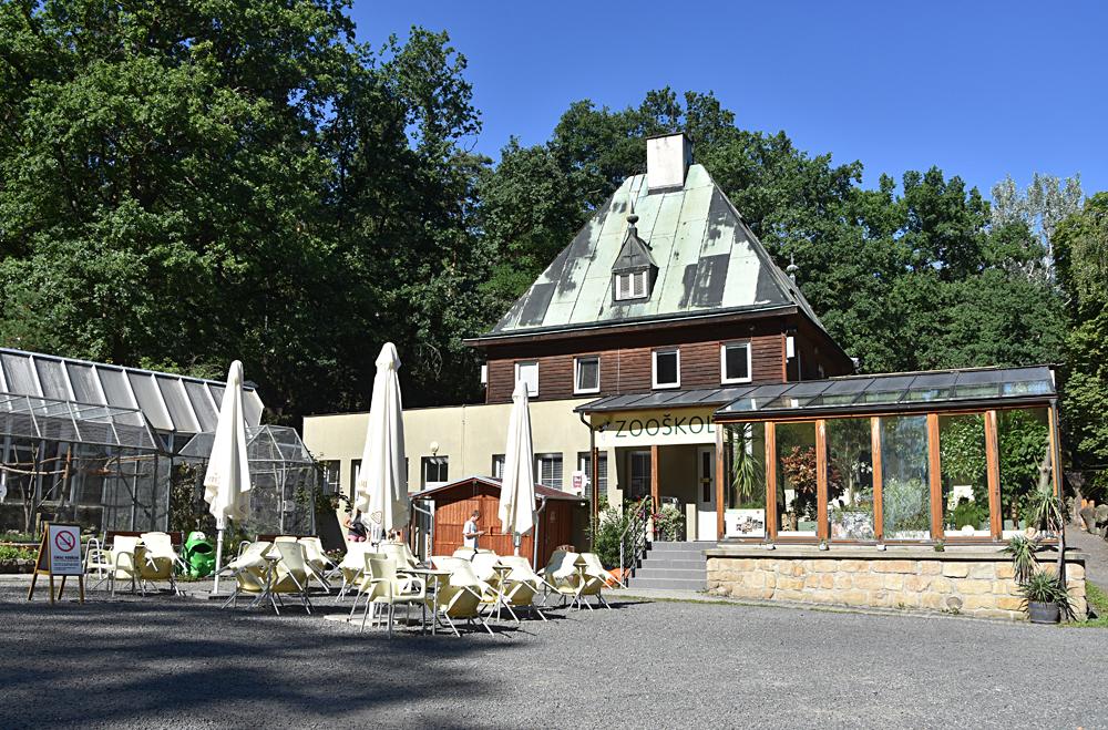 ZOO �kola v D���n�.
