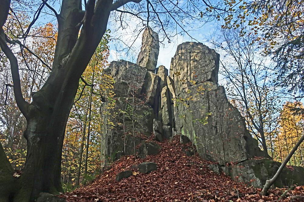 Skaln� �tvar Hrbolec (Pikl�tejn) v Lu�ick�ch hor�ch.