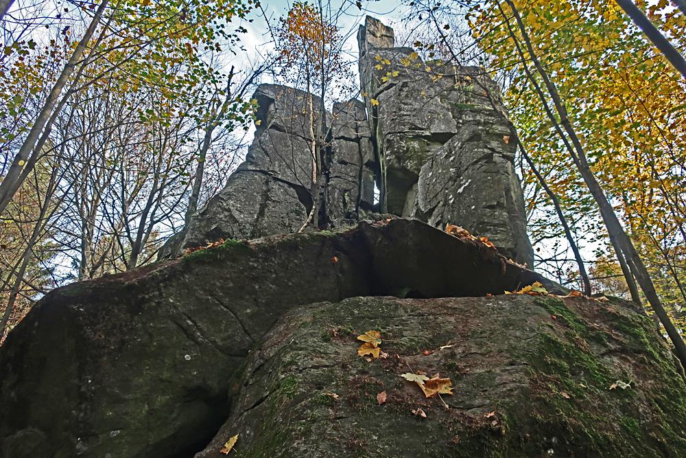 Skaln� �tvar Hrbolec (Pikl�tejn) v Lu�ick�ch hor�ch.