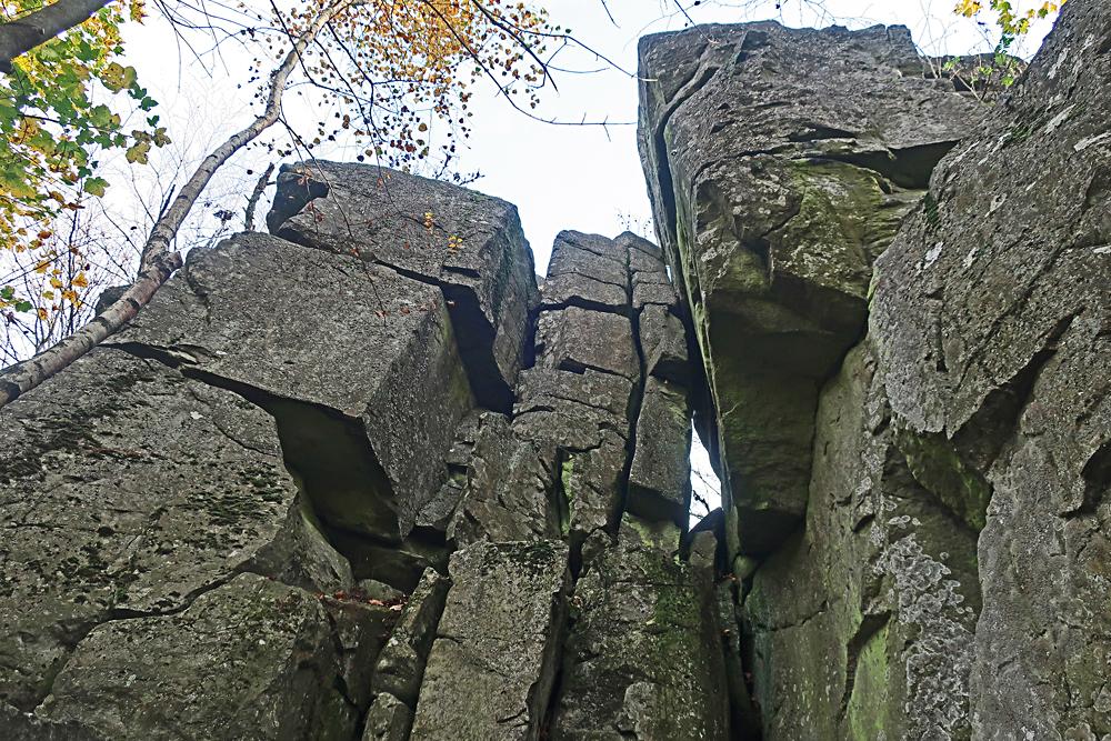 Skaln� �tvar Hrbolec (Pikl�tejn) v Lu�ick�ch hor�ch.