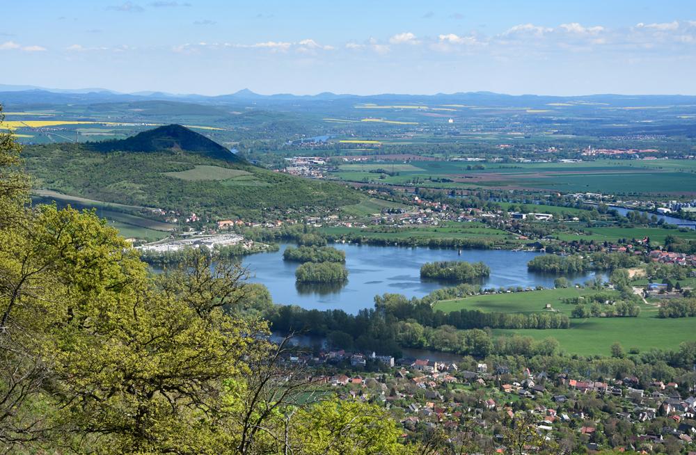 �ernoseck� jezero a Vrch Radob�l.