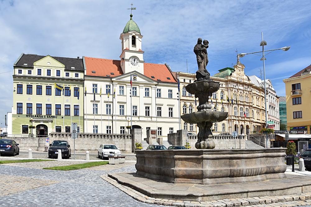 V pr�b�hu kv�tna se m�sto Teplice p�ipravuje na velkolep� zah�jen� l�ze�sk� sez�ny.