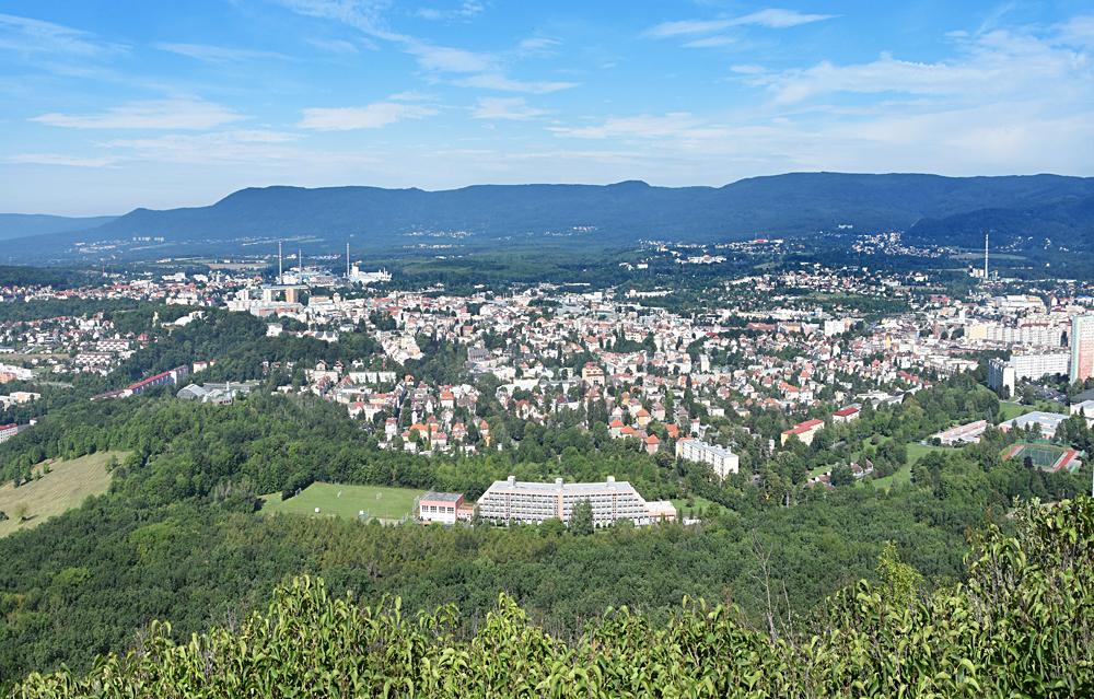 V�hled na Teplice z Doubravsk� hory.