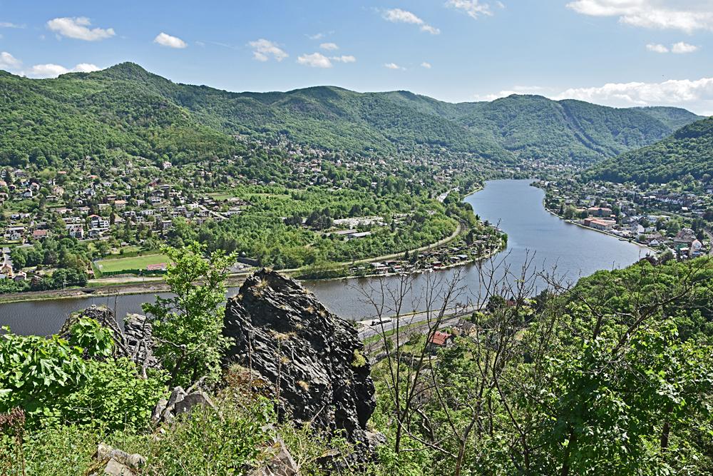 Pohled do labsk�ho �dol� z vyhl�dky Vrko�.