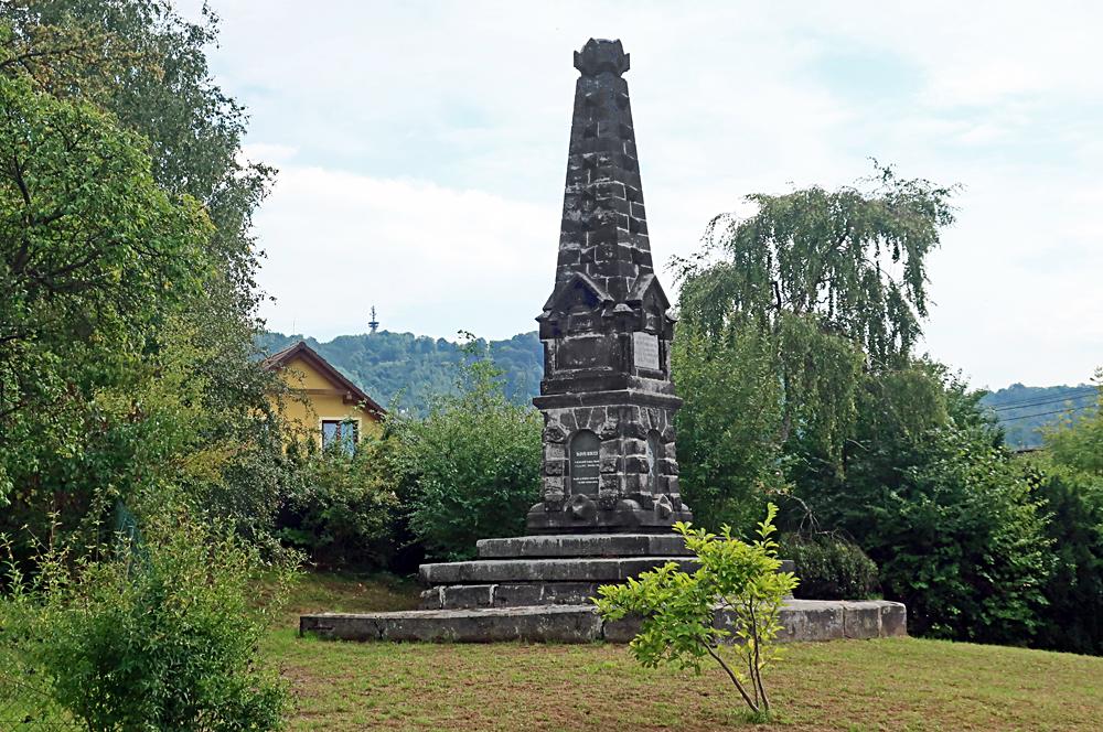 Pam�tn�k Hanse Kudlicha v Ludv�kovic�ch u D���na.