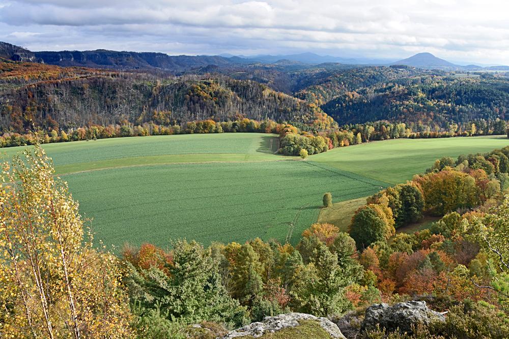 Pohled od Zirkelsteinu do labsk�ho �dol�.