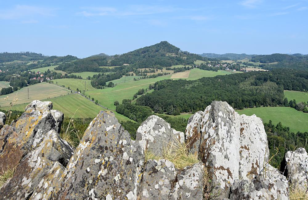 Vrch Panna v �esk�m st�edoho��.