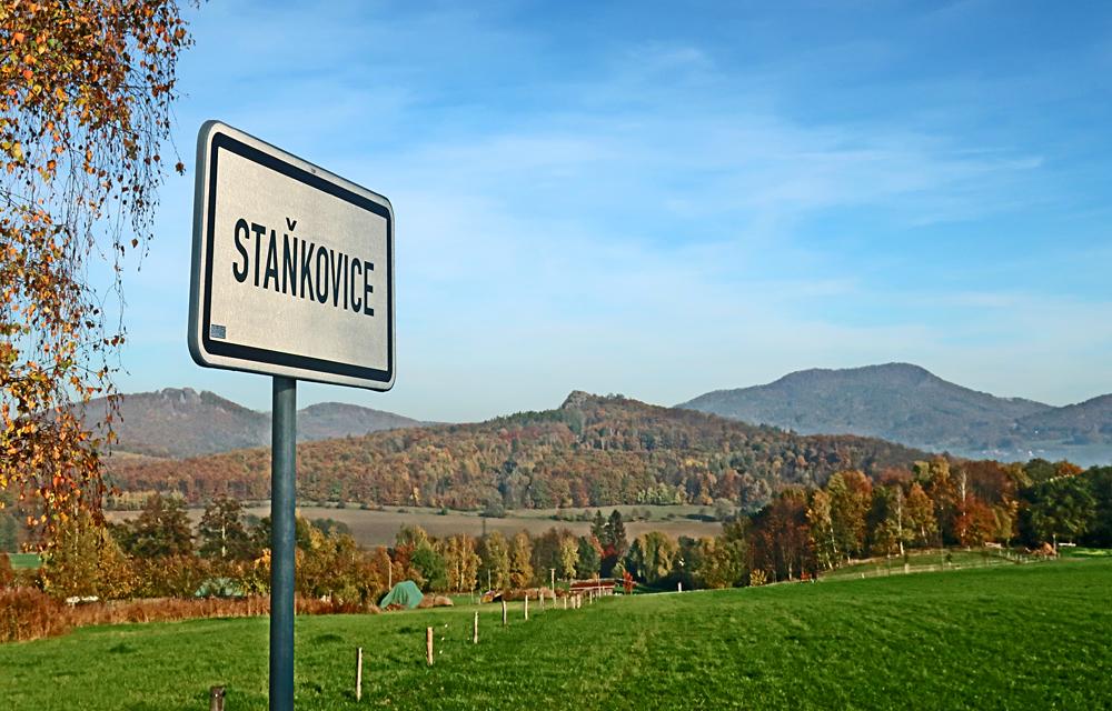 Pohled na Trojhoru a Sedlo od sta�kovic.