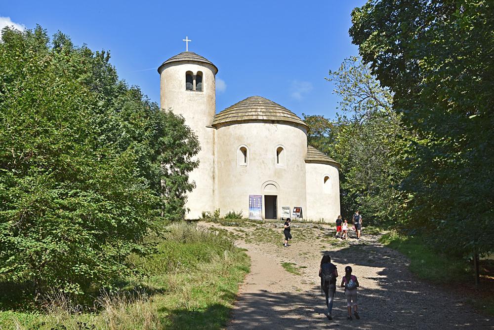 Rotunda sv. Ji�� a sv. Vojt�cha na vrcholu hory ��p.