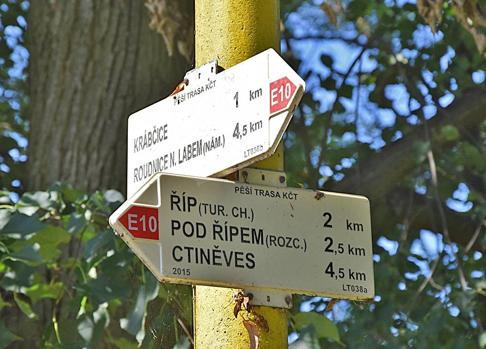 Rozcestn�k pod ��pem