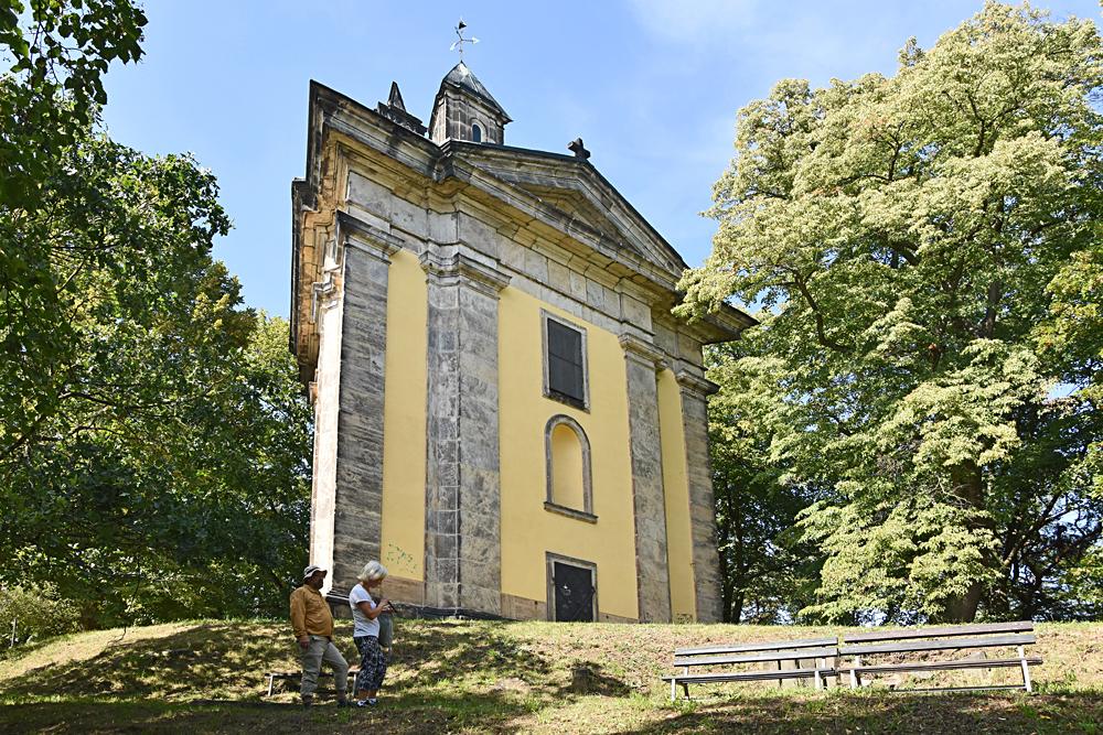 Kaple Nejsv�t�j�� trojice stoj� na vrcholu Horky u Chlumce.