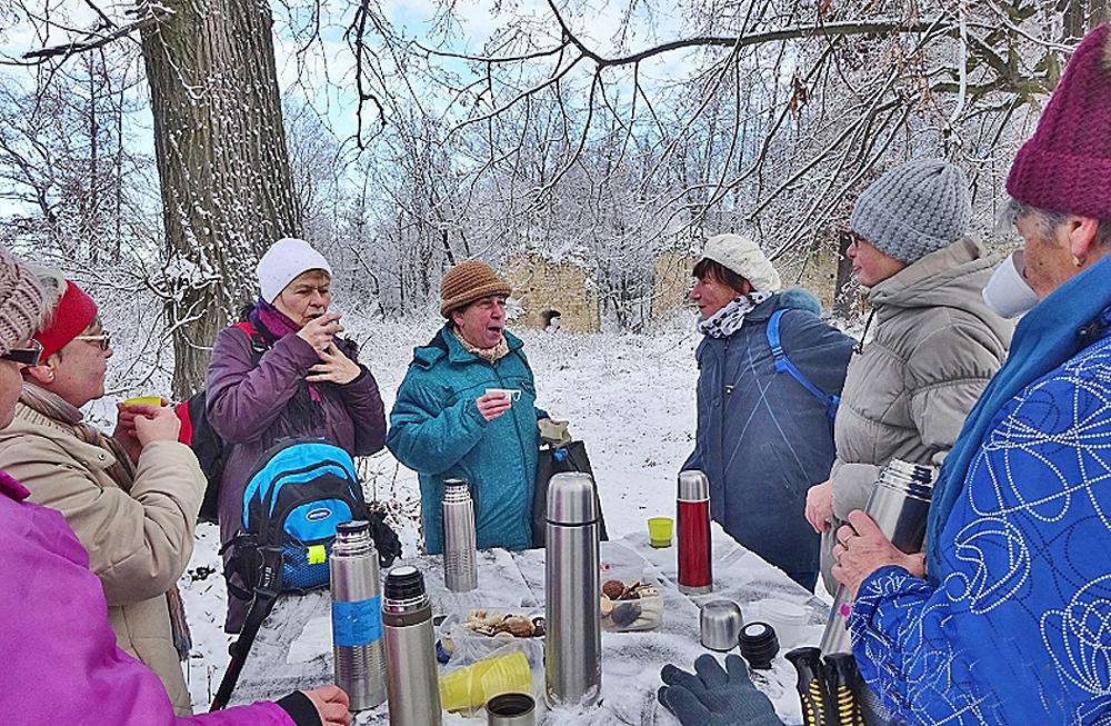 Kouzlo v�no�n�ho lesa - turistick� setk�n� na hrad� Pravda.
