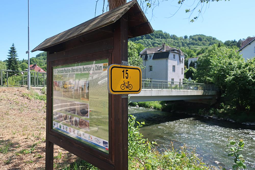V roce 2024 byla s finan�n� podporou �steck�ho kraje obnoveno zna�en� cyklotrasy �. 15.