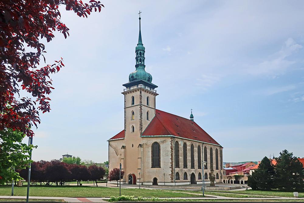 Kostel Nanebevzet� Panny Marie v Most�.