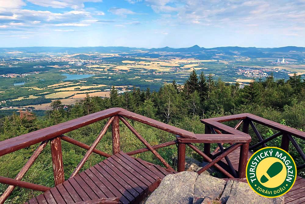 Pohled z vyhl�dky Stropn�k v Kru�n�ch hor�ch. 