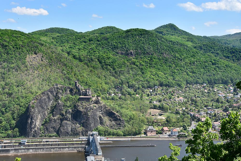 St�ekov hrad v �esk�m St�edoho��.