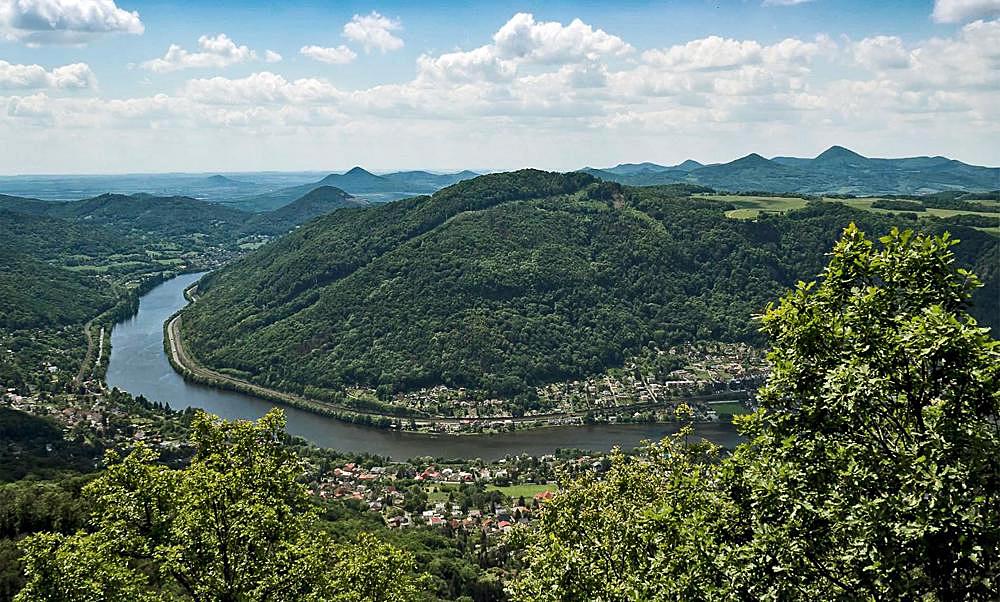 Vyhl�dka na vrcholu hory Vysok� Ostr�.